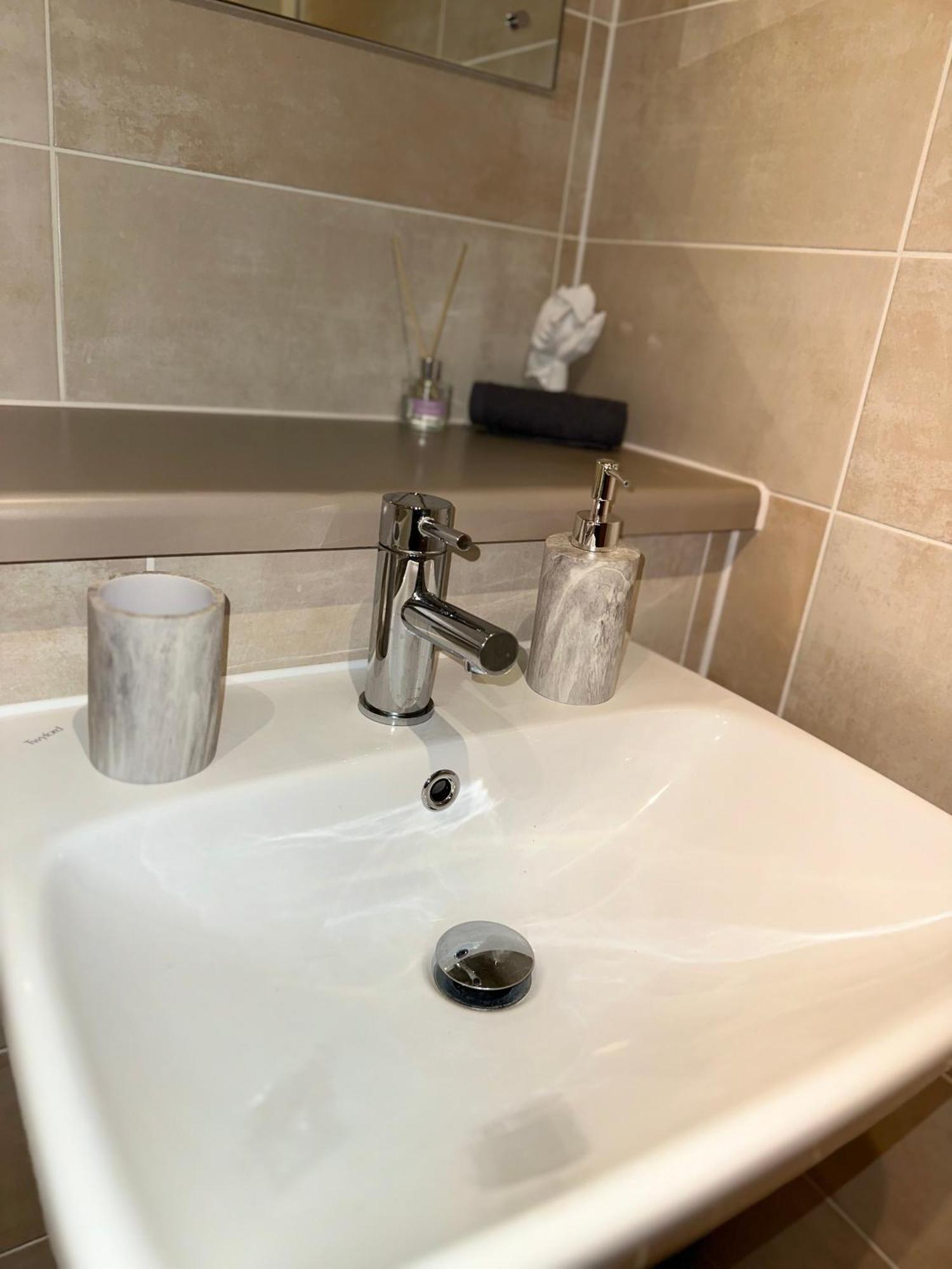 Luxury 2-Bed High-Rise In Manchester With Parking Dış mekan fotoğraf
